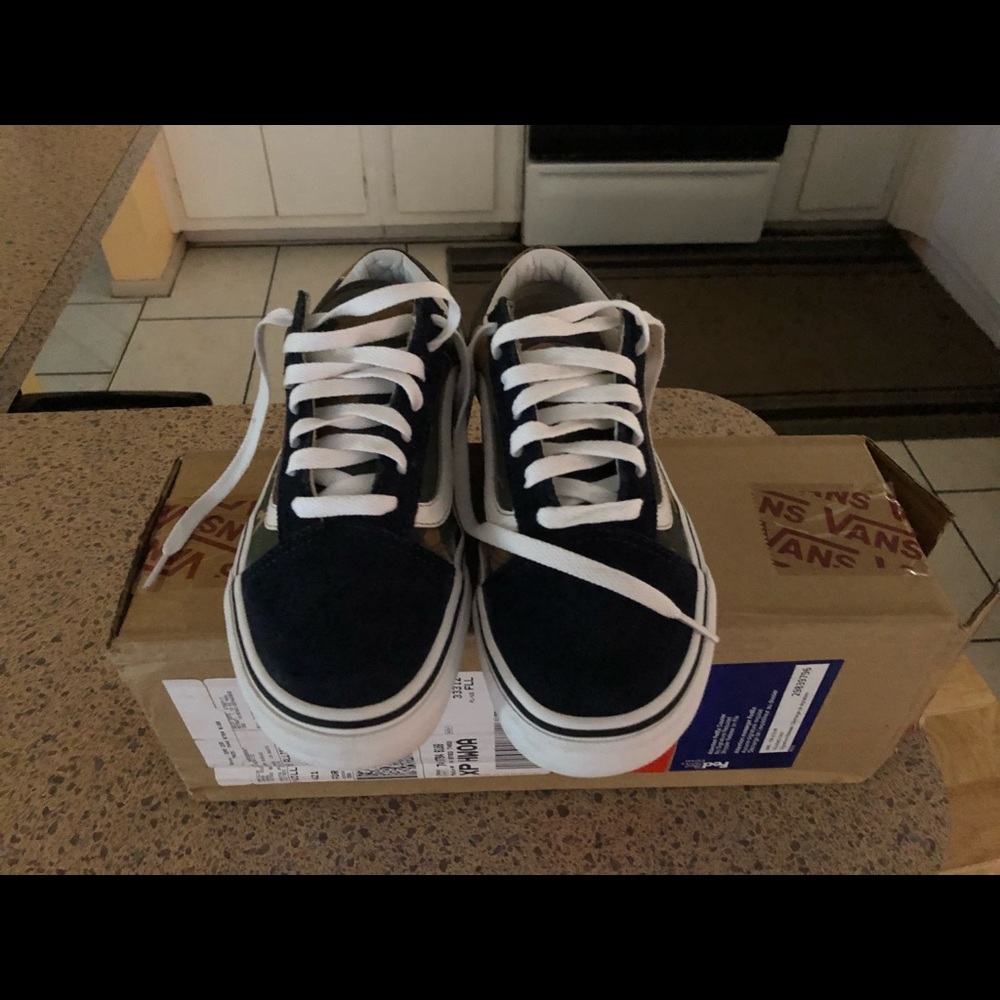 Vans - Picture 5 of 8